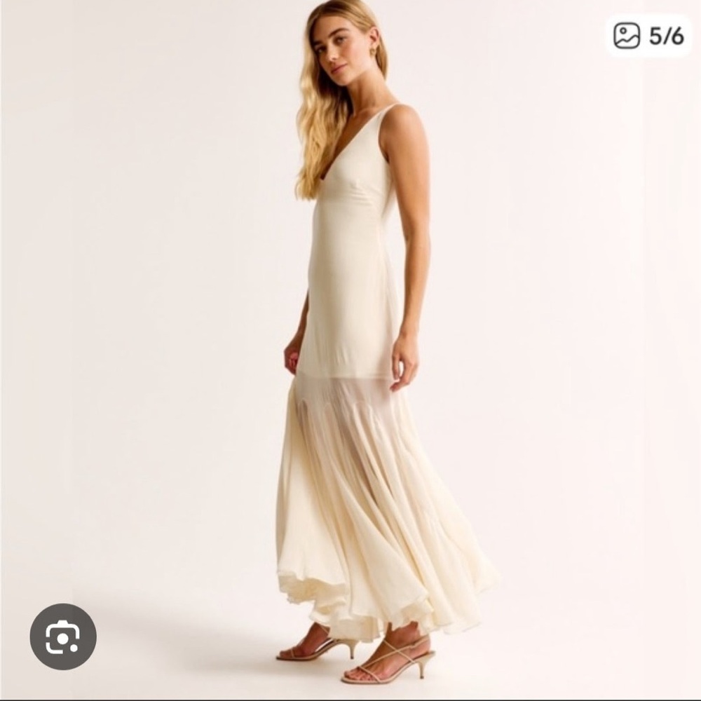 Abercrombie & Fitch Elegant plunge godet Cream Maxi‎ Dress